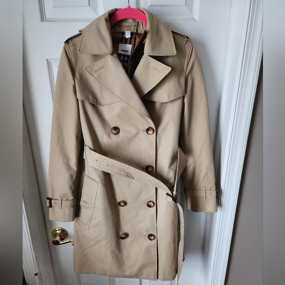 Burberry Jackets & Blazers - Burberry Trench coat